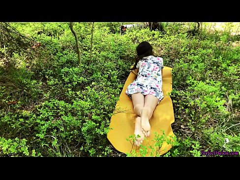 ❤️ 陌生人在Tinder上自慰我的阴部,并在树林里热情地做爱 ️❌ Porno vk❌❤