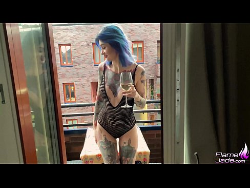 ❤️ 巨大的女孩大口吸吮,在空旷的天空下热情地做爱 ️❌ Porno vk❌❤